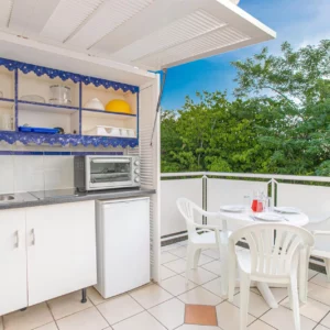 Karibea-Sainte-Luce-Hotel-Martinique-appartement-caribia-terrasse-kitchenette-1