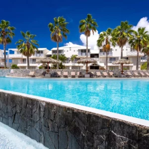 Karibea-Sainte-Luce-Hotel-Martinique-piscine-debordement-amyris-1