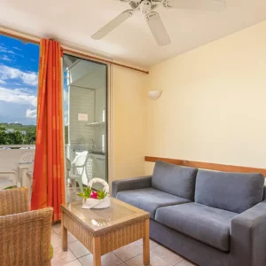 Karibea-Sainte-Luce-Hotel-Martinique-superieure-amyris-kitchenette-salon-terrasse